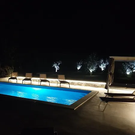 Вилла Hacienda Matea An Oasis Of Romance Near The Beaches, Surrounded By Olive Trees, Pool, Jacuzzi And Playground, - Istria