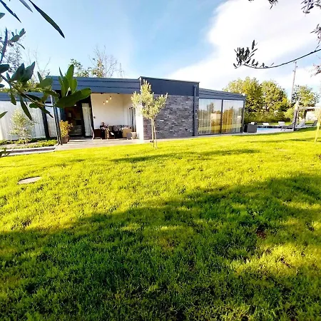 Hacienda Matea An Oasis Of Romance Near The Beaches, Surrounded By Olive Trees, Pool, Jacuzzi And Playground, - Istria Pula