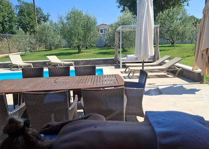 Hacienda Matea - Oasis Of Romance Near The Beaches, Surrounded By Olive Trees, Pool, Jacuzzi And Playground, - Istria Vila