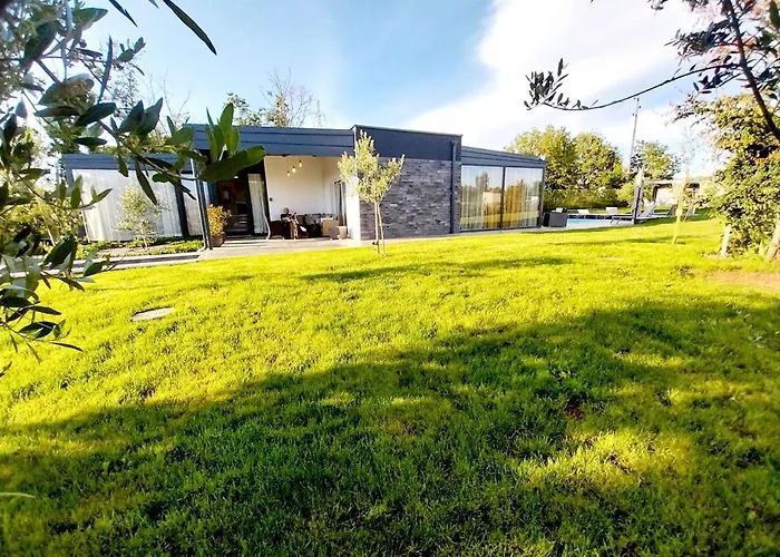 Hacienda Matea - Oasis Of Romance Near The Beaches, Surrounded By Olive Trees, Pool, Jacuzzi And Playground, - Istria Pula