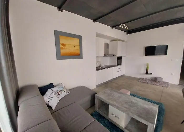 Hacienda Matea - Oasis Of Romance Near The Beaches, Surrounded By Olive Trees, Pool, Jacuzzi And Playground, - Istria Vila Pula