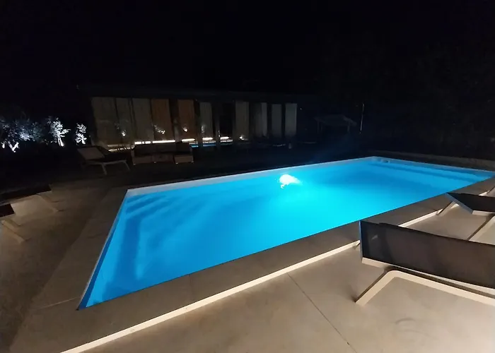 Hacienda Matea - Oasis Of Romance Near The Beaches, Surrounded By Olive Trees, Pool, Jacuzzi And Playground, - Istria *