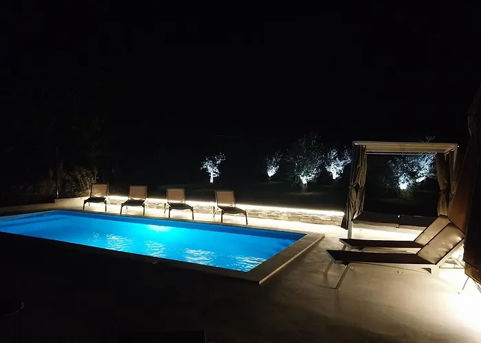 Villa Hacienda Matea - Oasis Of Romance Near The Beaches, Surrounded By Olive Trees, Pool, Jacuzzi And Playground, - Istria